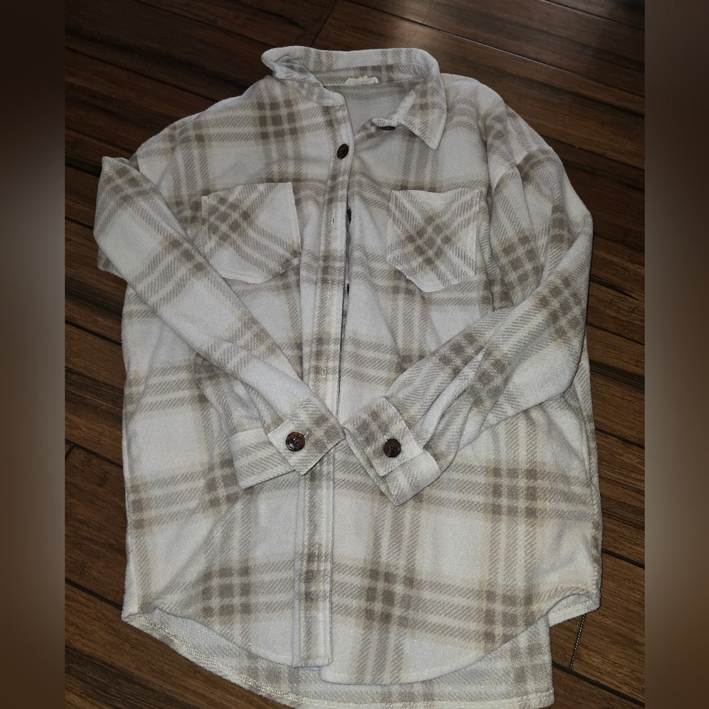 Maurice Cozy Plaid Button-Up Shirt Jacket in Cream & Taupe Xl